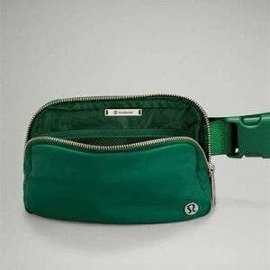 NWT Lululemon Everywhere Belt Bag in a green shade